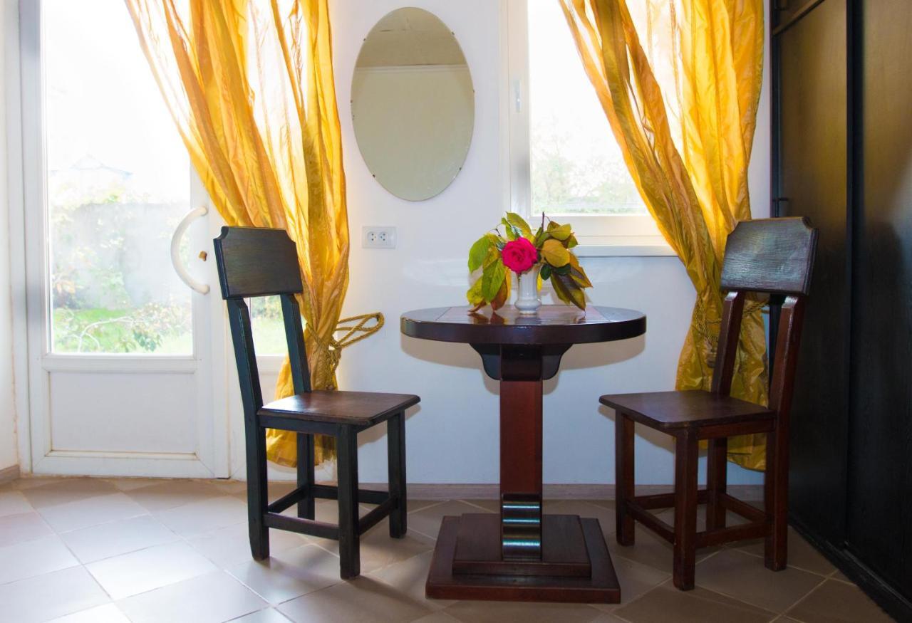 Ekonom-Domik Hotel Odessa Ngoại thất bức ảnh